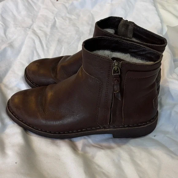 UGG Women’s Rea Leather Boots, Chocolate - Picture 3 of 7